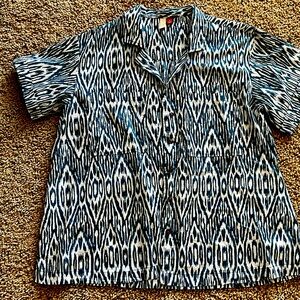 Double pocket camp shirt style size small